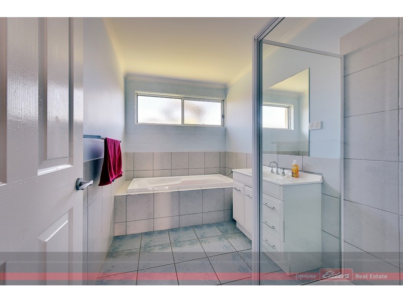 20 Leurimah Court, Lakes Entrance VIC 3909