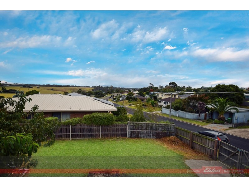 27 Abalone Avenue, Lakes Entrance VIC 3909