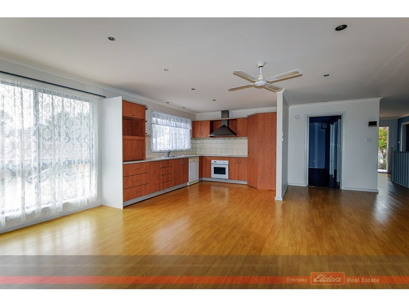 27 Abalone Avenue, Lakes Entrance VIC 3909