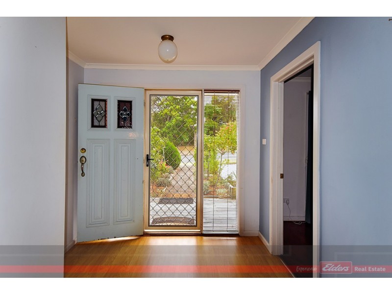 27 Abalone Avenue, Lakes Entrance VIC 3909