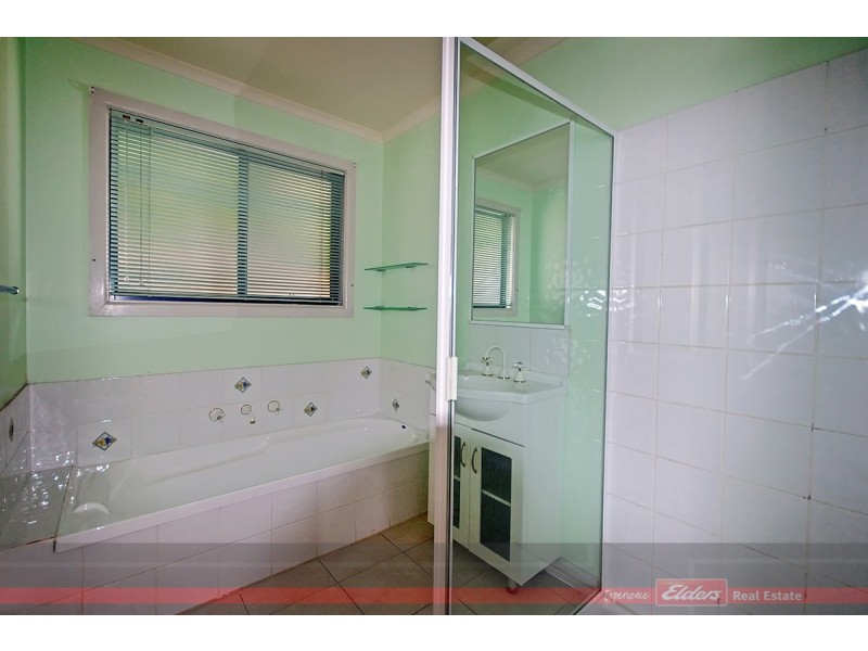 27 Abalone Avenue, Lakes Entrance VIC 3909