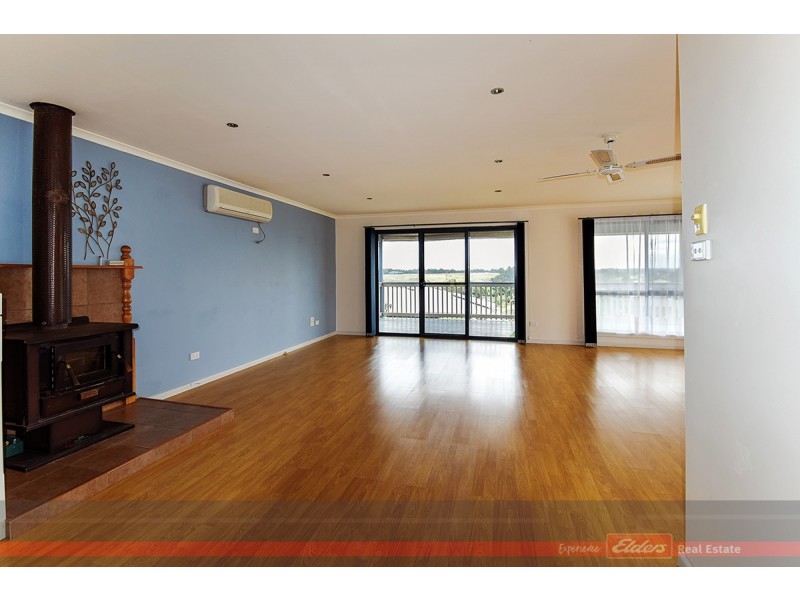 27 Abalone Avenue, Lakes Entrance VIC 3909