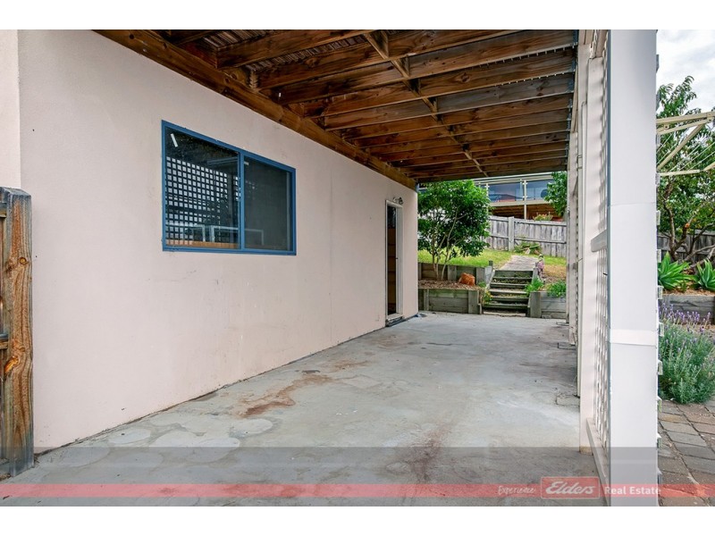 27 Abalone Avenue, Lakes Entrance VIC 3909