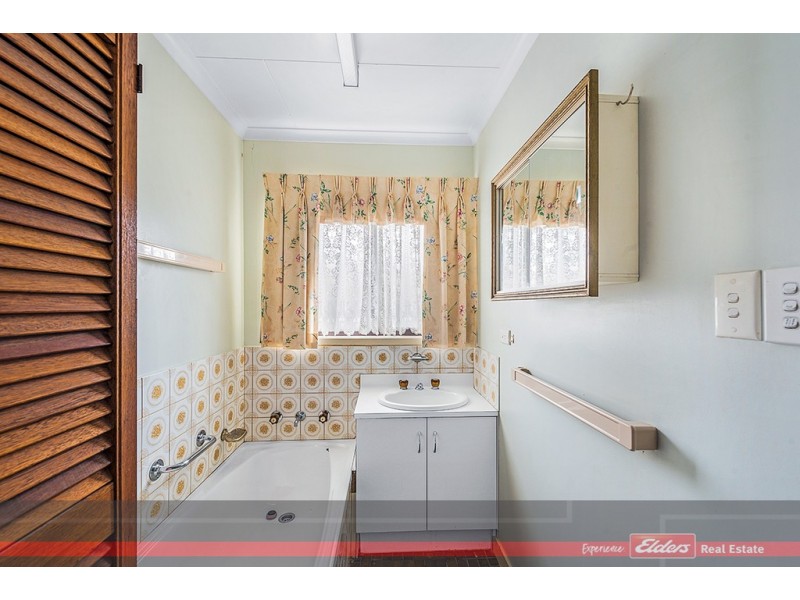 2/6 ROWE STREET, Lakes Entrance VIC 3909