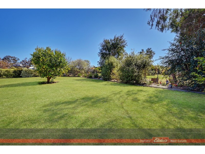 27 Laughtons Road, Kalimna VIC 3909