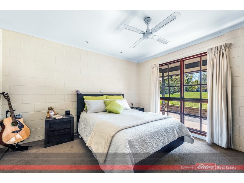 27 Laughtons Road, Kalimna VIC 3909