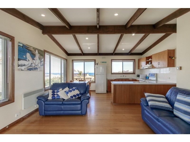 18 Lakeside Drive, Lake Tyers Beach VIC 3909