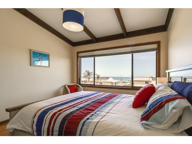 18 Lakeside Drive, Lake Tyers Beach VIC 3909