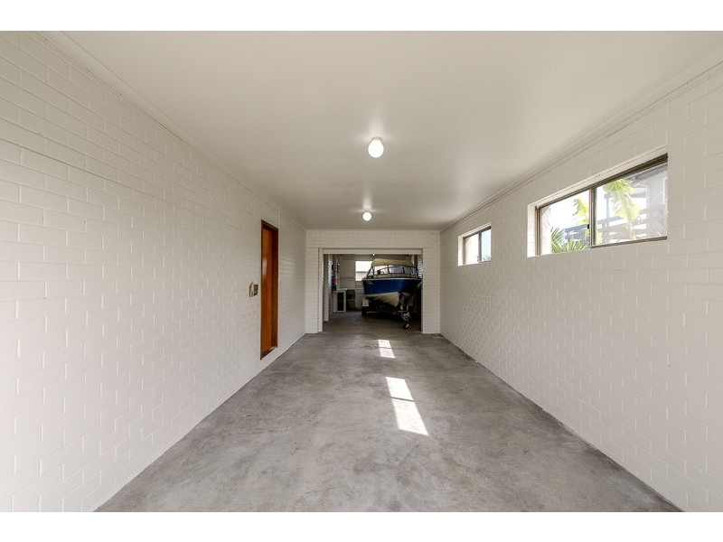 18 Lakeside Drive, Lake Tyers Beach VIC 3909