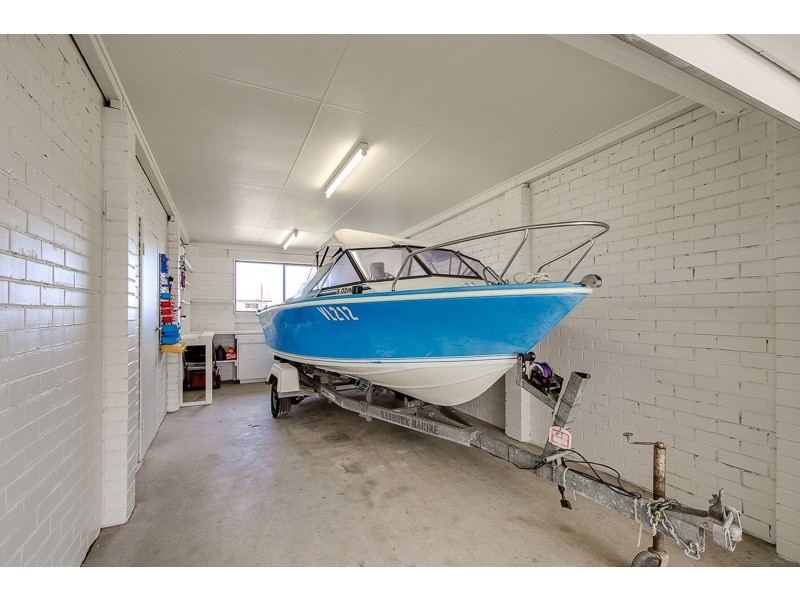 18 Lakeside Drive, Lake Tyers Beach VIC 3909