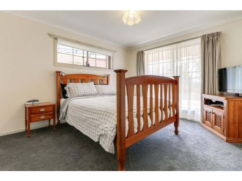 12 Margaret Court, Kalimna VIC 3909