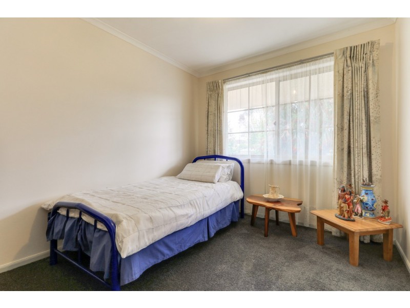 12 Margaret Court, Kalimna VIC 3909