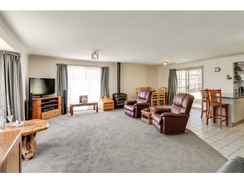 12 Margaret Court, Kalimna VIC 3909