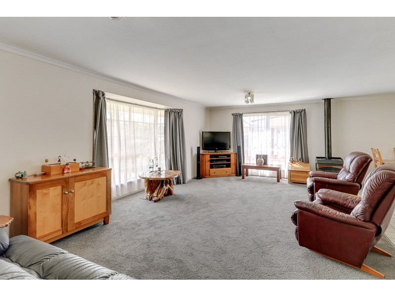 12 Margaret Court, Kalimna VIC 3909