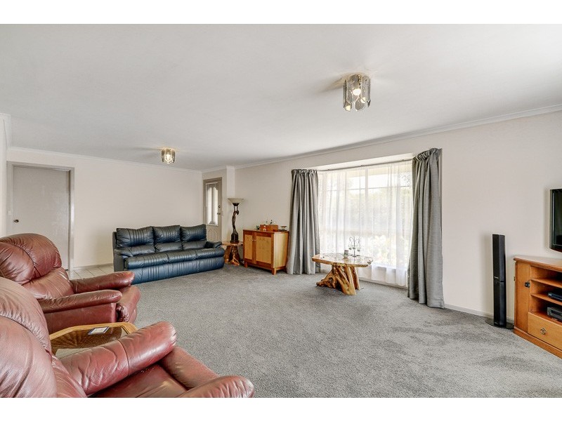 12 Margaret Court, Kalimna VIC 3909