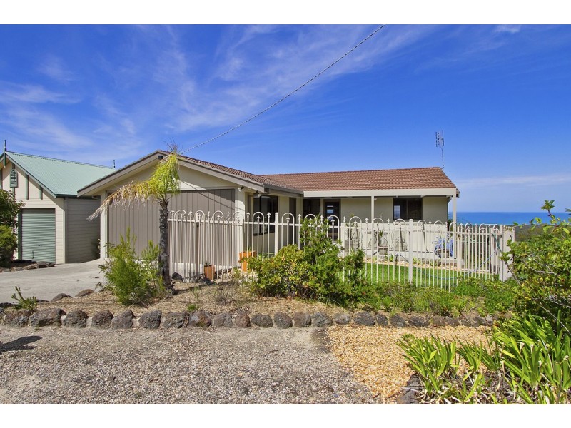 16 Ocean View Parade, Lakes Entrance VIC 3909