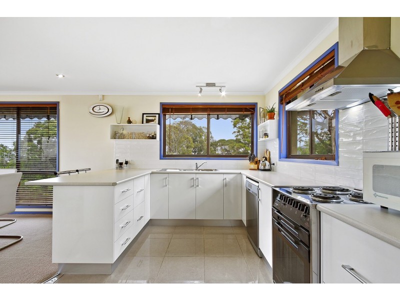 16 Ocean View Parade, Lakes Entrance VIC 3909