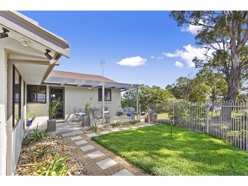 16 Ocean View Parade, Lakes Entrance VIC 3909