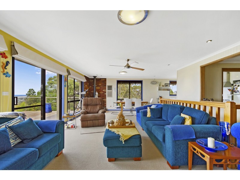 16 Ocean View Parade, Lakes Entrance VIC 3909