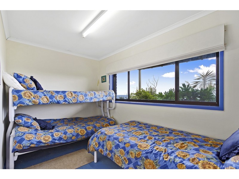 16 Ocean View Parade, Lakes Entrance VIC 3909