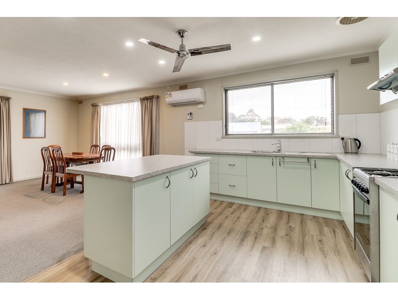 19 West Crescent, Lakes Entrance VIC 3909