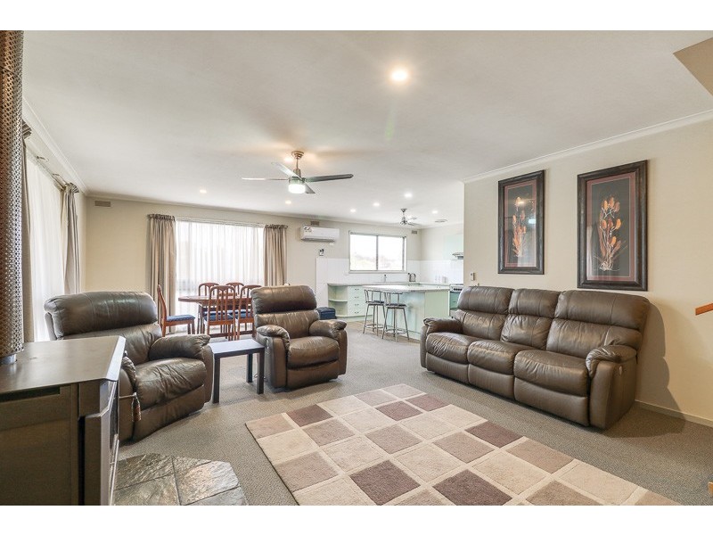 19 West Crescent, Lakes Entrance VIC 3909