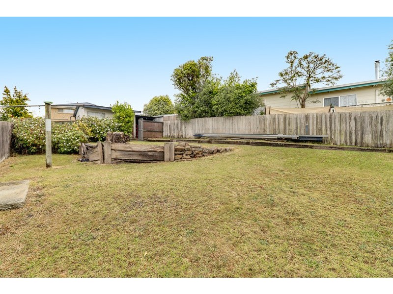 19 West Crescent, Lakes Entrance VIC 3909