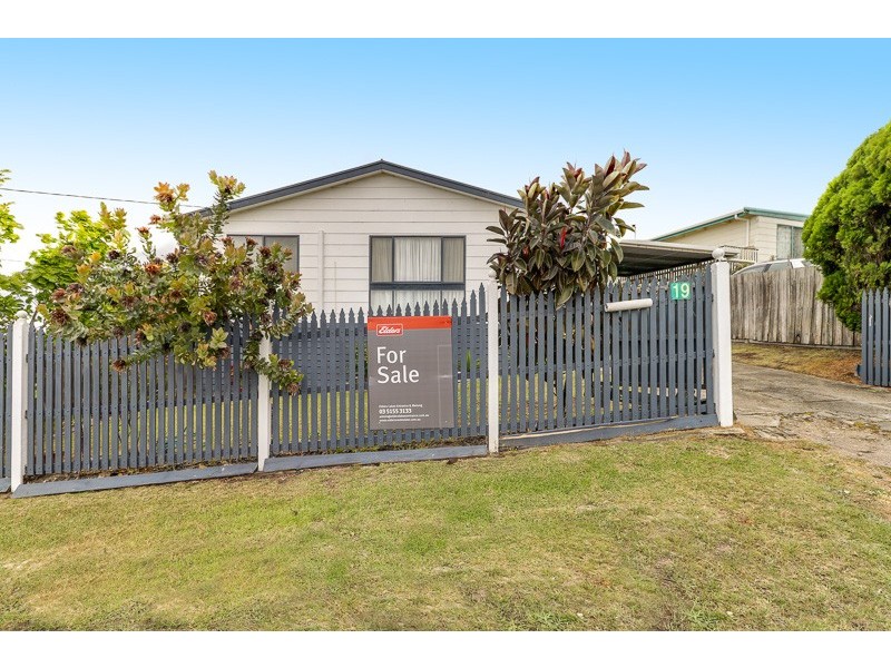 19 West Crescent, Lakes Entrance VIC 3909