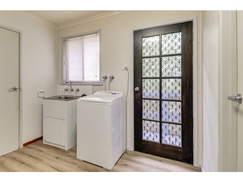 19 West Crescent, Lakes Entrance VIC 3909