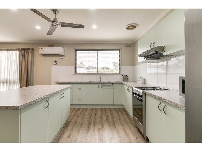 19 West Crescent, Lakes Entrance VIC 3909