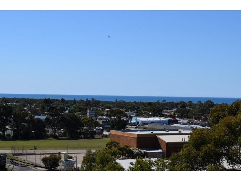 19 OUTLOOK AVENUE, Lakes Entrance VIC 3909