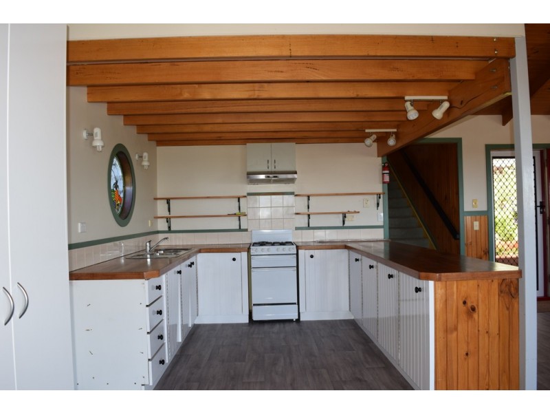 19 OUTLOOK AVENUE, Lakes Entrance VIC 3909