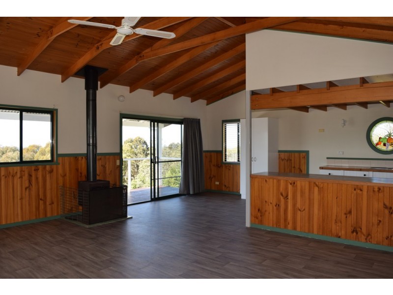 19 OUTLOOK AVENUE, Lakes Entrance VIC 3909