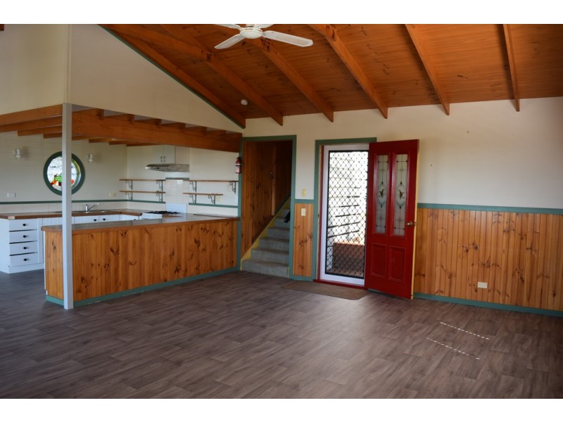 19 OUTLOOK AVENUE, Lakes Entrance VIC 3909