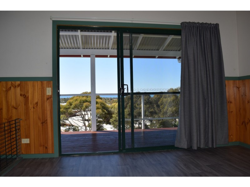 19 OUTLOOK AVENUE, Lakes Entrance VIC 3909