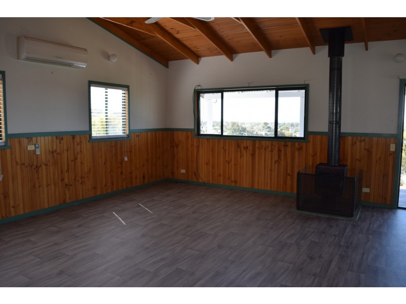 19 OUTLOOK AVENUE, Lakes Entrance VIC 3909