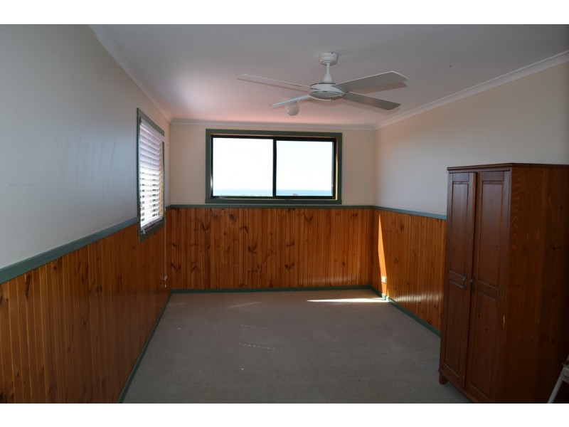 19 OUTLOOK AVENUE, Lakes Entrance VIC 3909