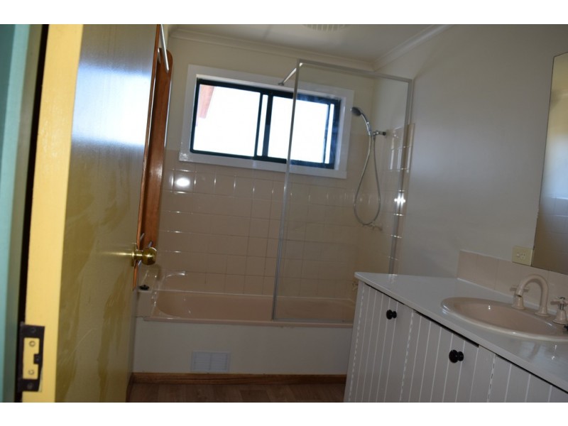 19 OUTLOOK AVENUE, Lakes Entrance VIC 3909