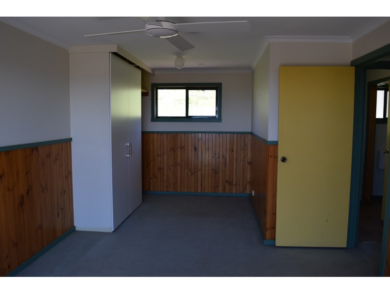 19 OUTLOOK AVENUE, Lakes Entrance VIC 3909