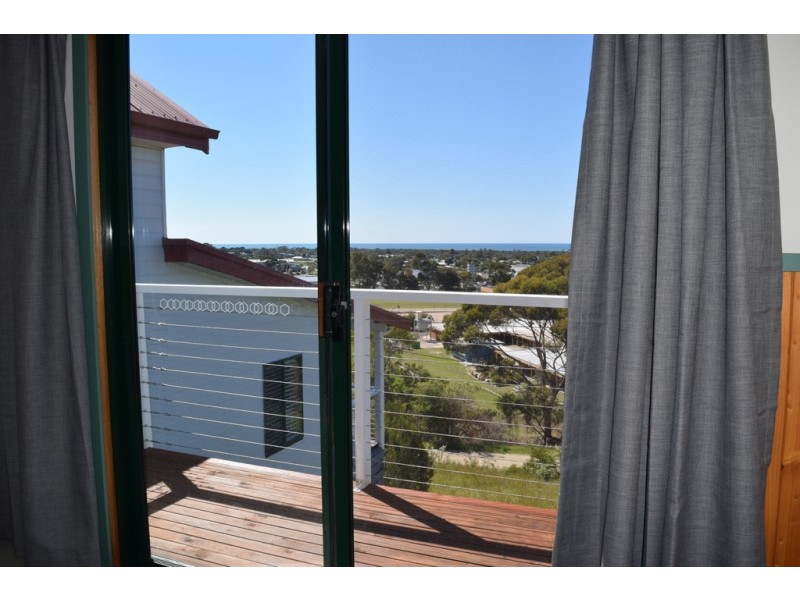 19 OUTLOOK AVENUE, Lakes Entrance VIC 3909