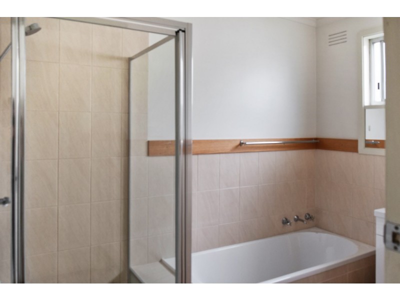 8 Nautilus Way, Lakes Entrance VIC 3909