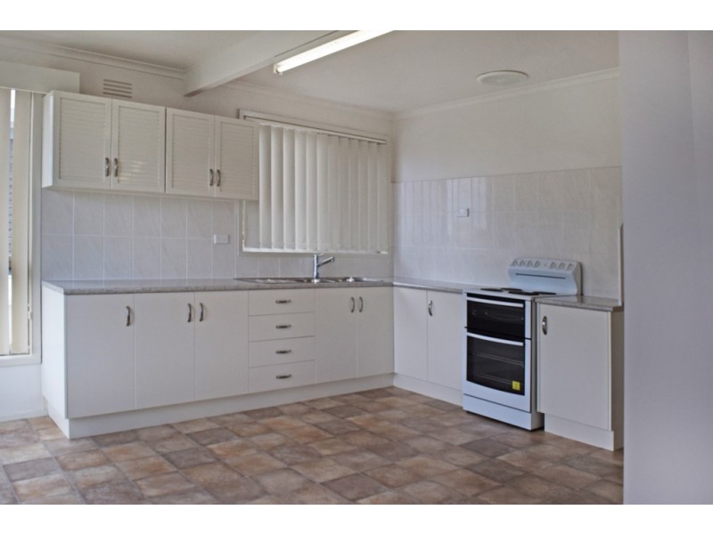 8 Nautilus Way, Lakes Entrance VIC 3909