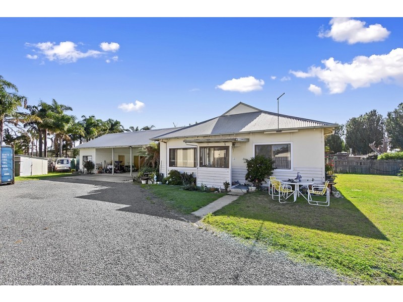 40-42 Roadknight Street, Lakes Entrance VIC 3909