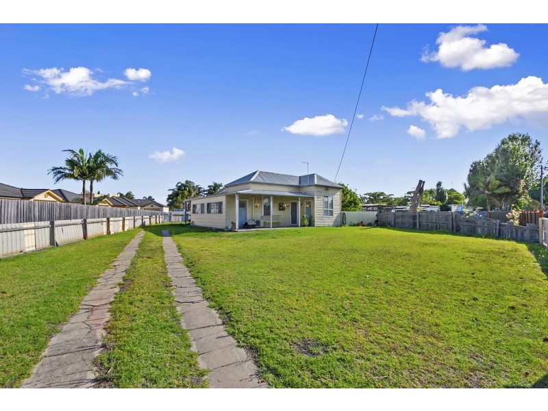 40-42 Roadknight Street, Lakes Entrance VIC 3909