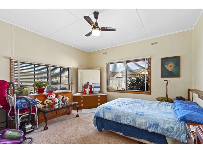 40-42 Roadknight Street, Lakes Entrance VIC 3909