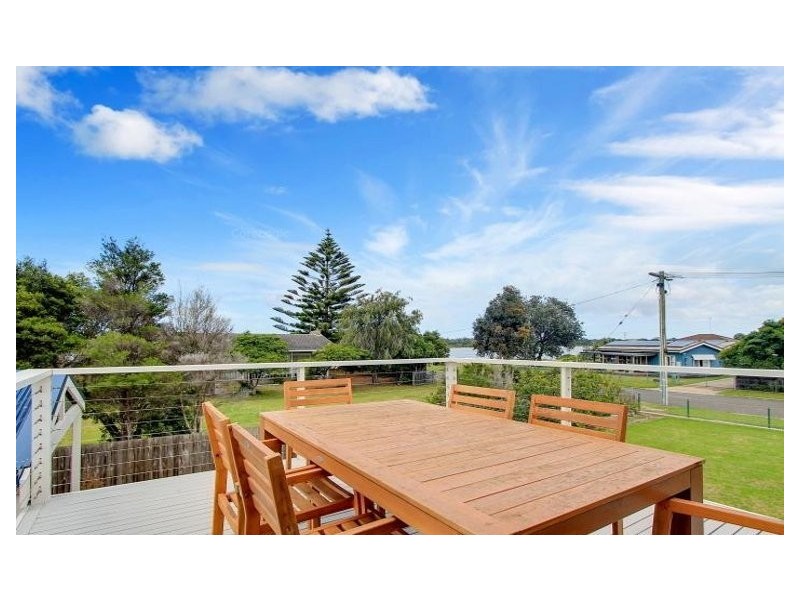 13 JETTY ROAD, Lakes Entrance VIC 3909
