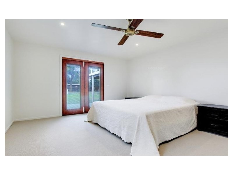 13 JETTY ROAD, Lakes Entrance VIC 3909