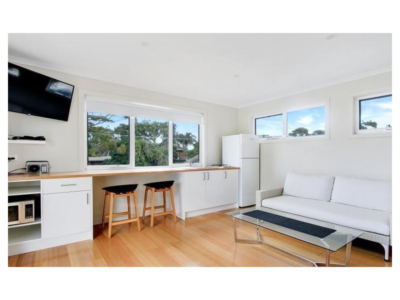 13 JETTY ROAD, Lakes Entrance VIC 3909