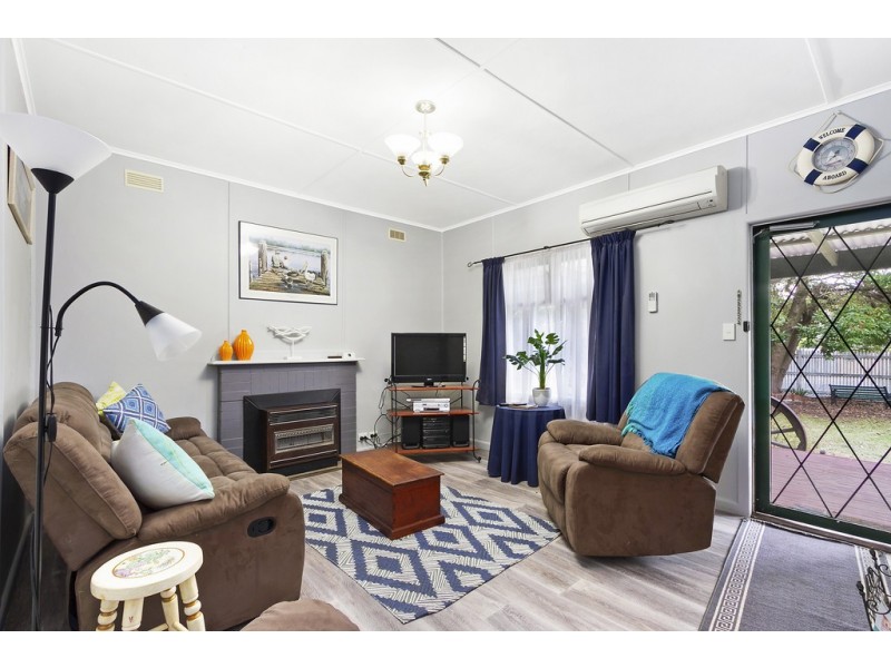 44 Don Road, Lakes Entrance VIC 3909