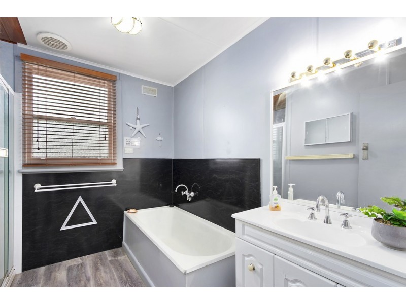 44 Don Road, Lakes Entrance VIC 3909